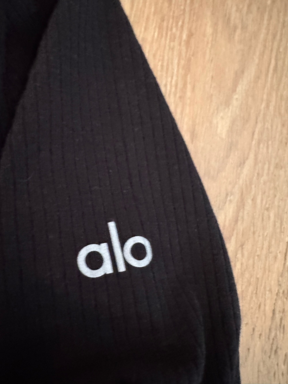 New Alo Ribbed Long-Sleeve Mock Neck Top - Black Size M - Picture 3 of 7